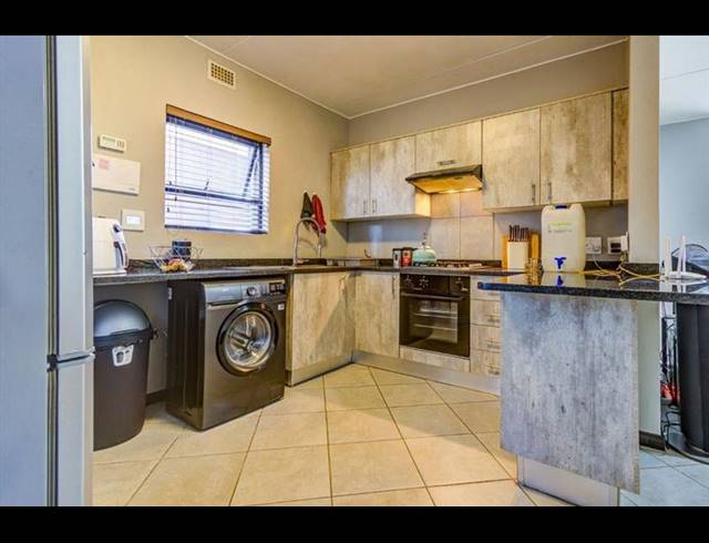 2 BEDROOM TOWNHOUSE FOR SALE IN NORTON PARK